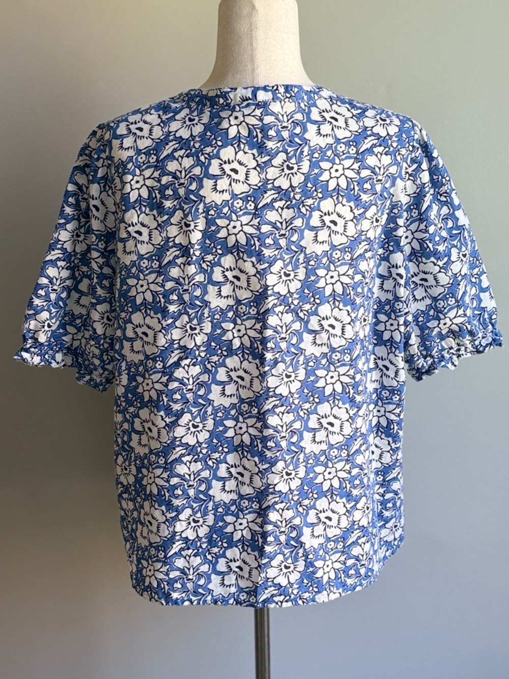 J. Crew Factory Linen Blend Blue and White Floral Puff Sleeve Blouse - Picture 6 of 7